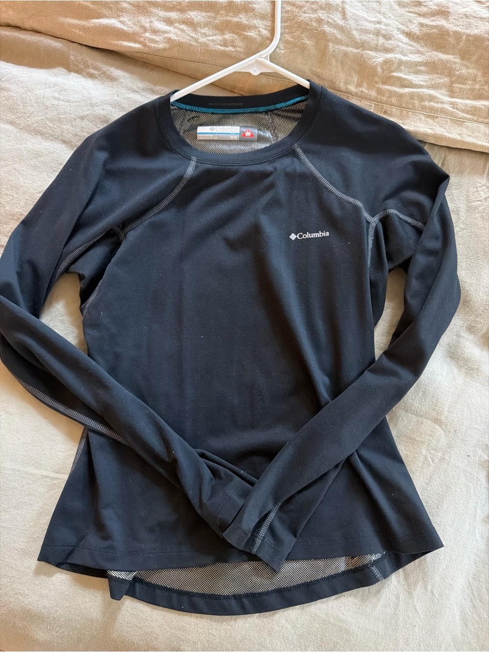 Columbia Women’s Black Long-Sleeve base layer Top
